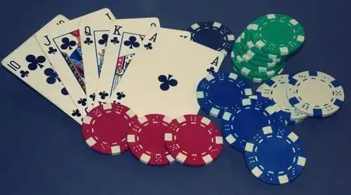 688slots ကာစီနို Dragon Tiger Live Dealer ဂိမ်းကစားနေသောမြင်ကွင်း